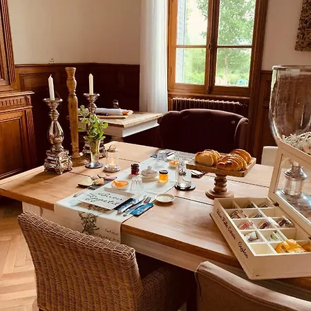 Quatre Saisons Bed & Breakfast *